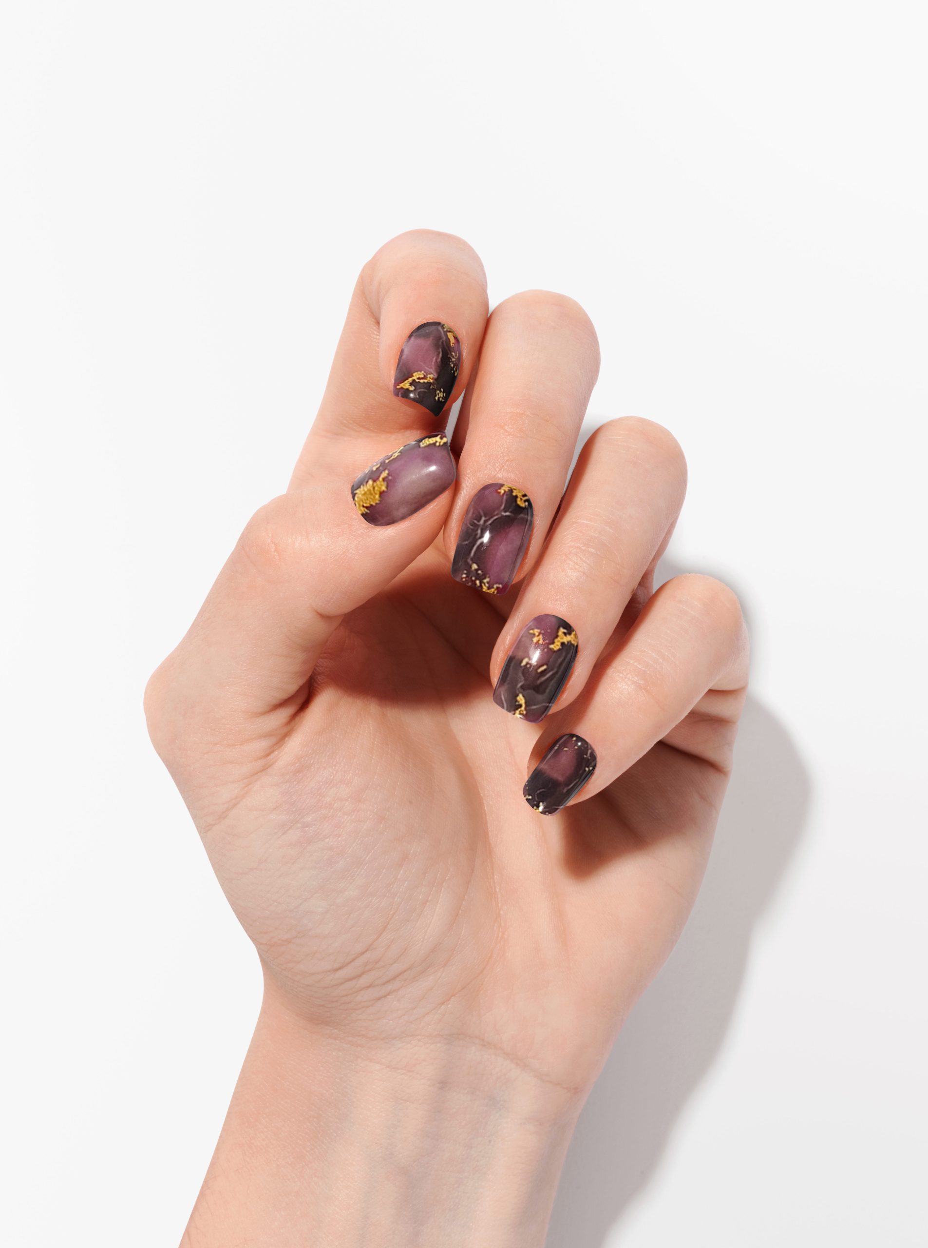 Des stickers pour ongles pour une manucure express